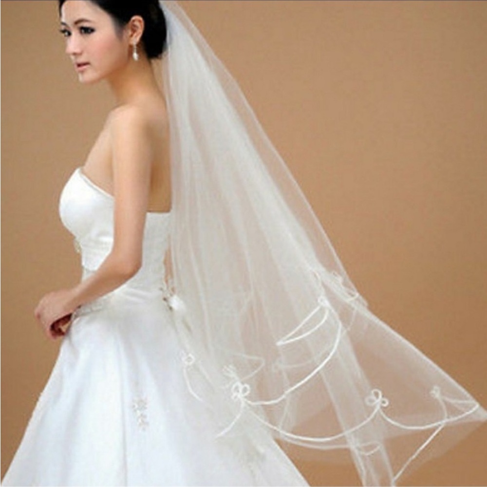 💕 New Wedding Veil with Piping on it.